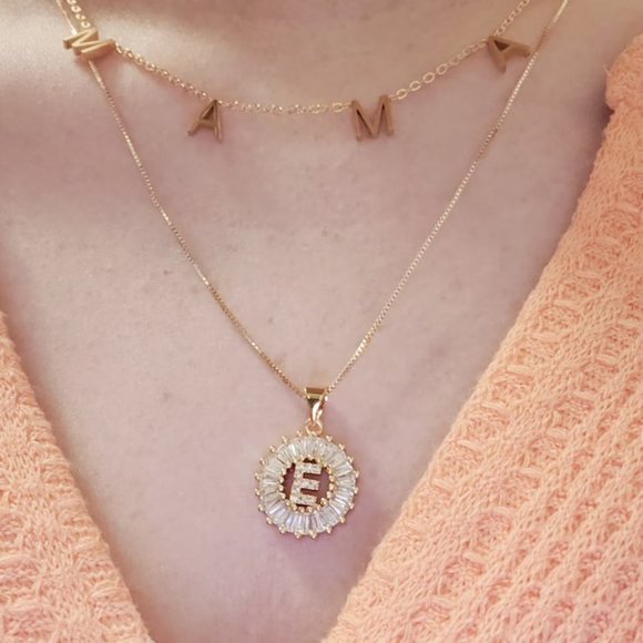 🍒 White Gold -R- Initial Necklace - Picture 3 of 6